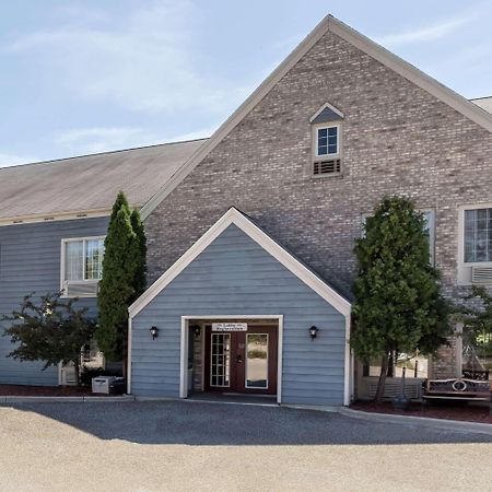 Готель Baymont By Wyndham Mequon Milwaukee Area Екстер'єр фото