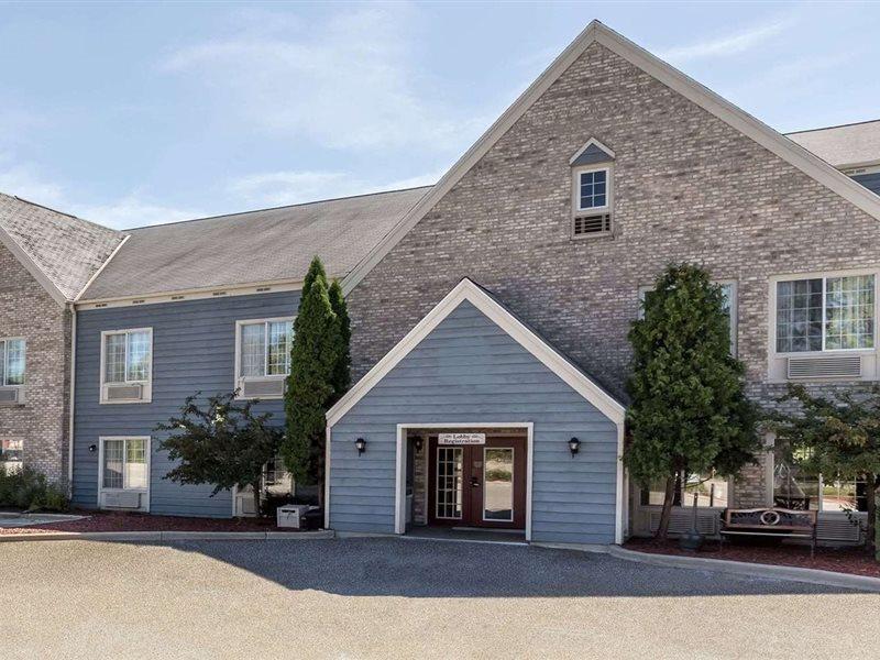 Готель Baymont By Wyndham Mequon Milwaukee Area Екстер'єр фото
