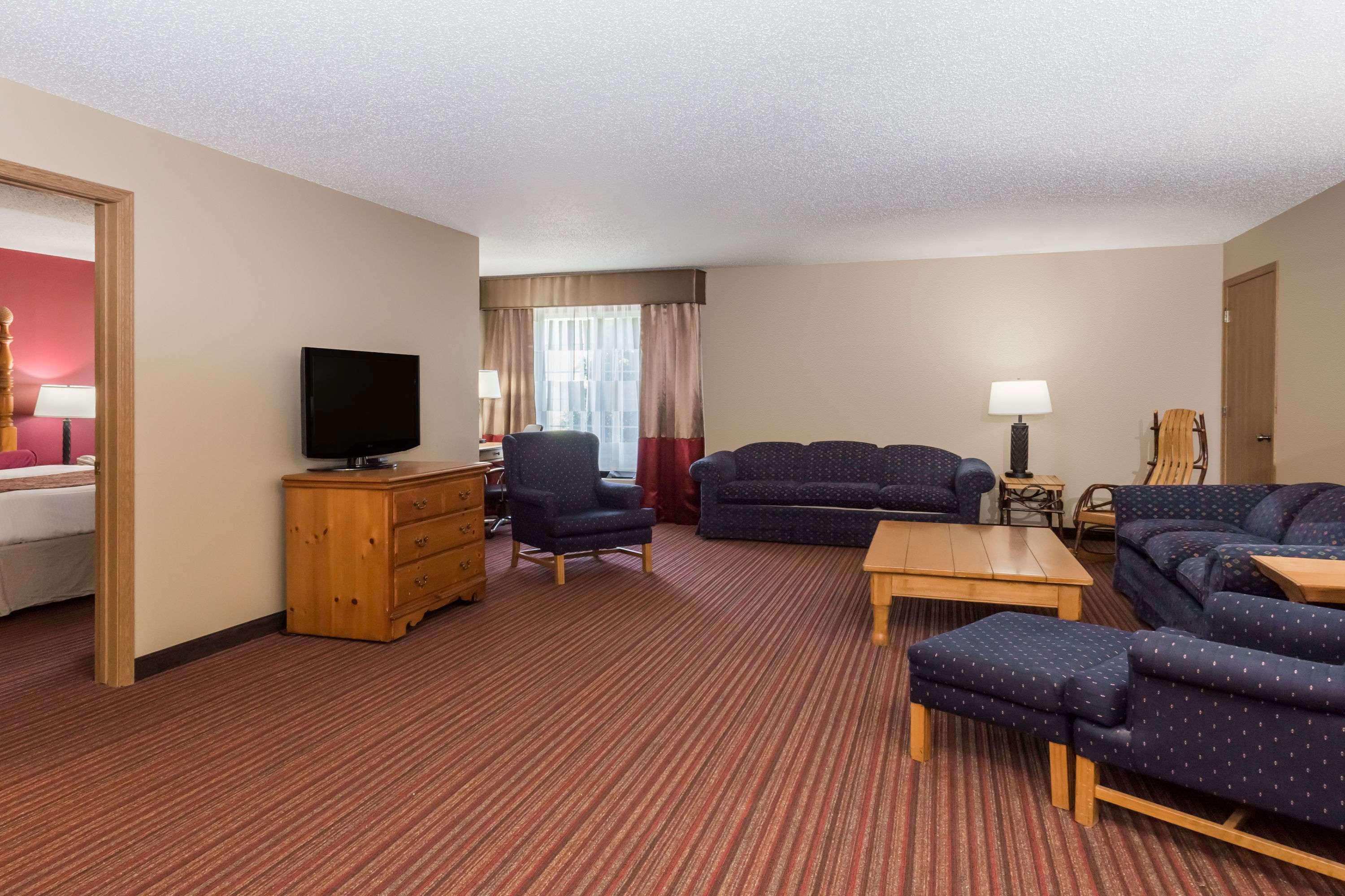 Готель Baymont By Wyndham Mequon Milwaukee Area Екстер'єр фото